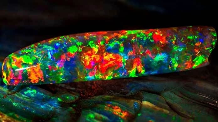 Read more about the article Opal “Devičanska duga”