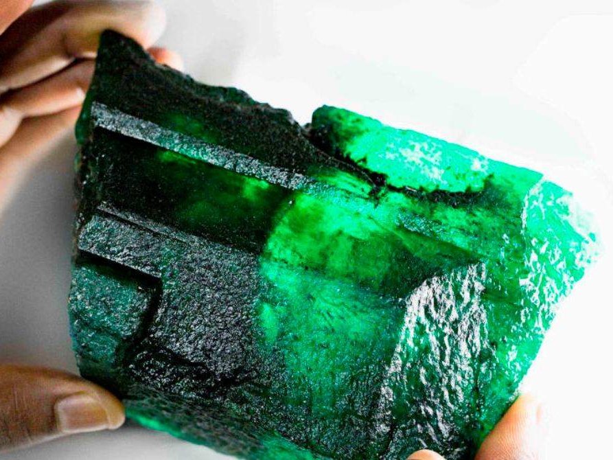 Read more about the article Džinovski zambijski smaragd