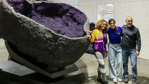 Read more about the article Džinovske ametist geode Urugvaja