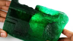 Read more about the article Džinovski zambijski smaragd