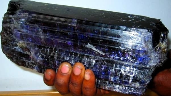 You are currently viewing Najveći kristal tanzanita na svetu