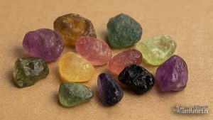 Read more about the article Pleohroizam: Fenomen promenljive boje u kristalima